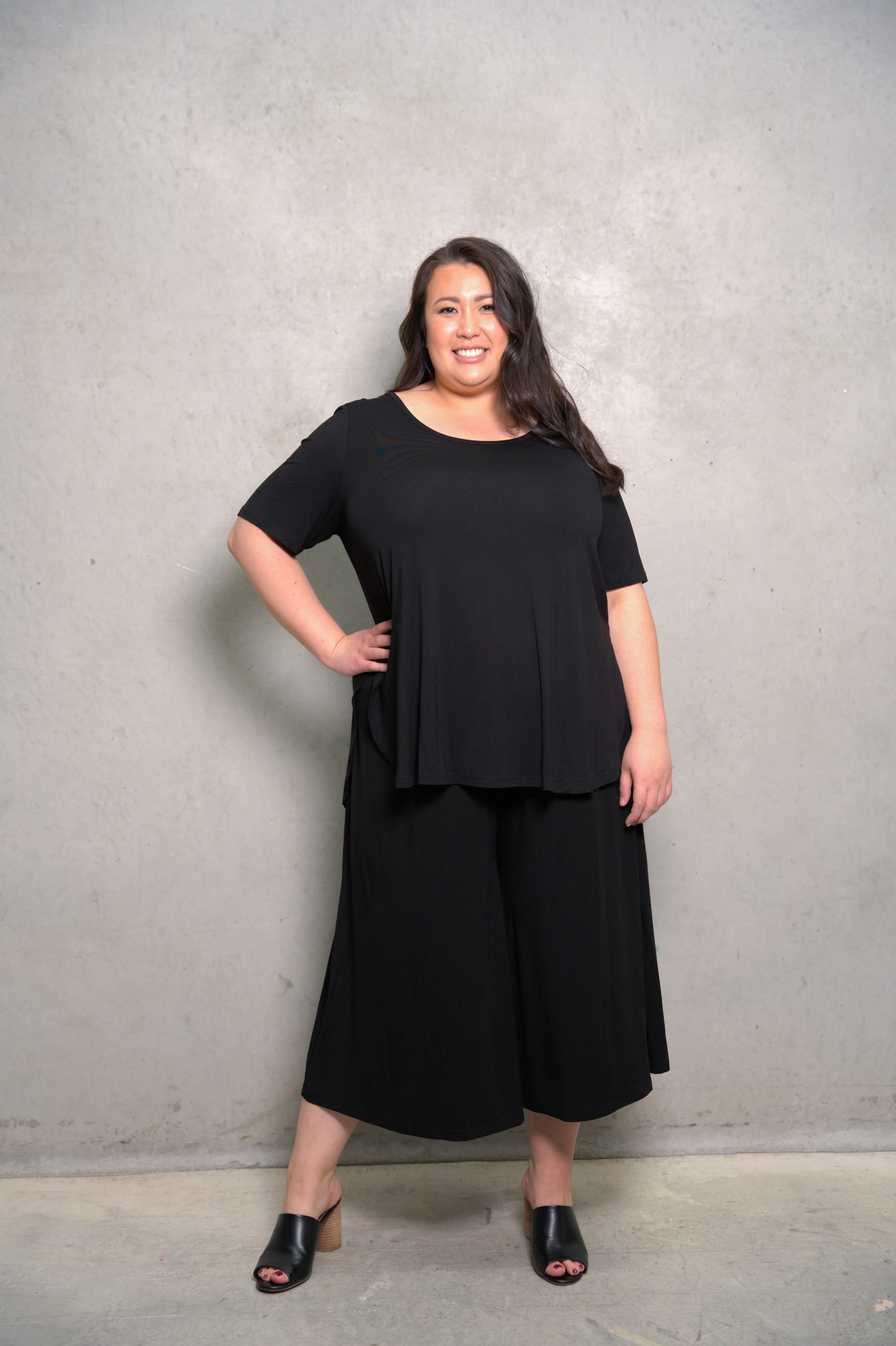 'CRYSTAL' Bamboo S/S Top - Black
